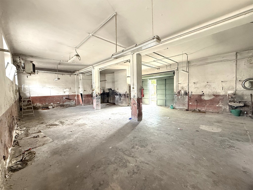 Sesto San Giovanni - MI - Stazione F.S. e Centro commerciale Vulcano -