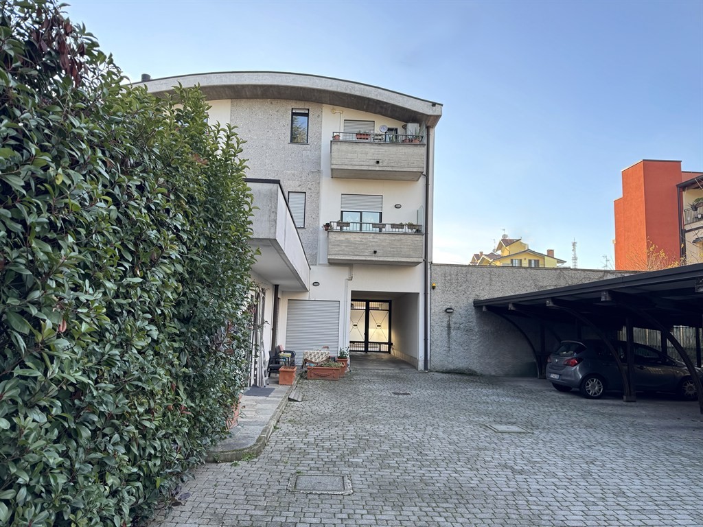 Lissone  adiacenze  con ospedale di Monza affittasi monolocale arredato con posto auto