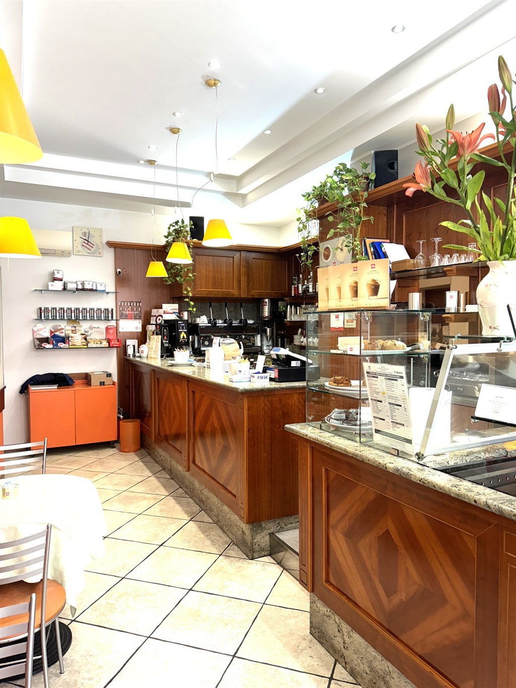 MONZA CENTRO STORICO VENDESI BAR PONTE DEI LEONI