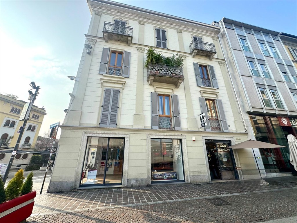 MONZA via Vittorio Emanuele II - AFFITTASI NEGOZIO