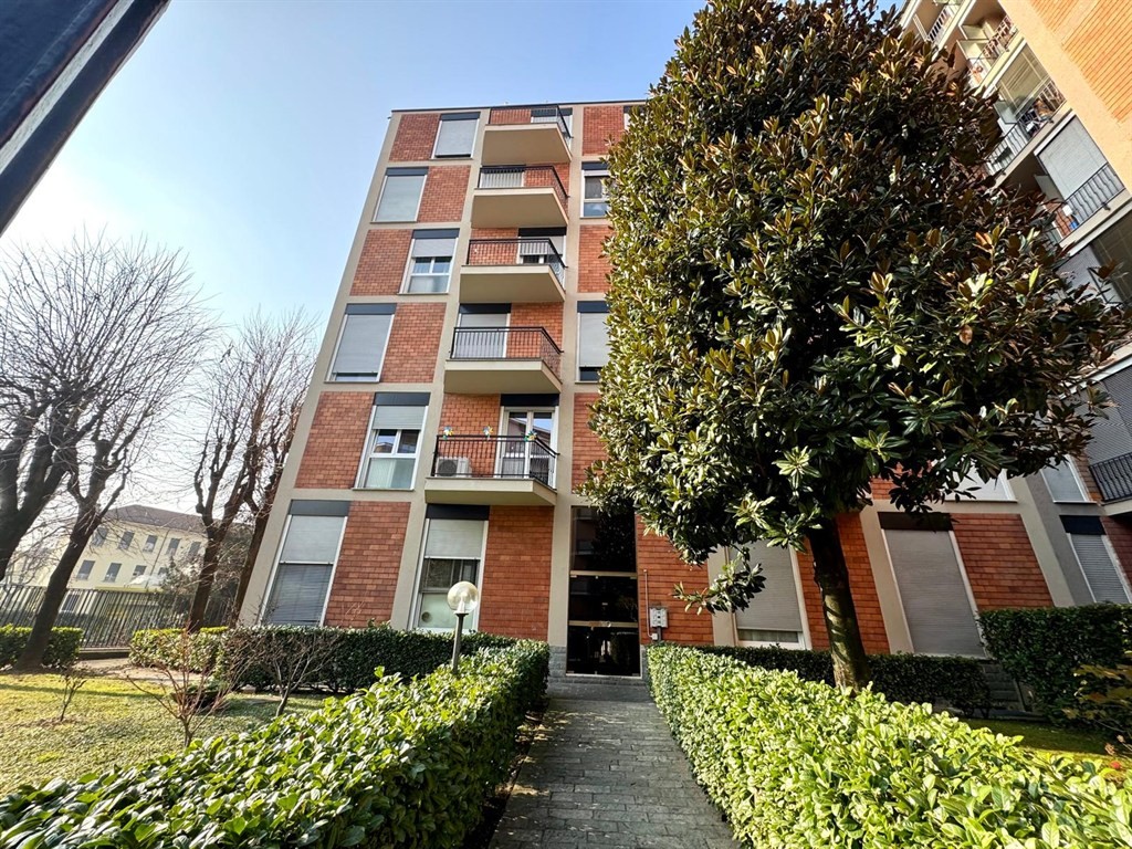 Monza Regina Pacis - VENDESI appartamento ultimo piano