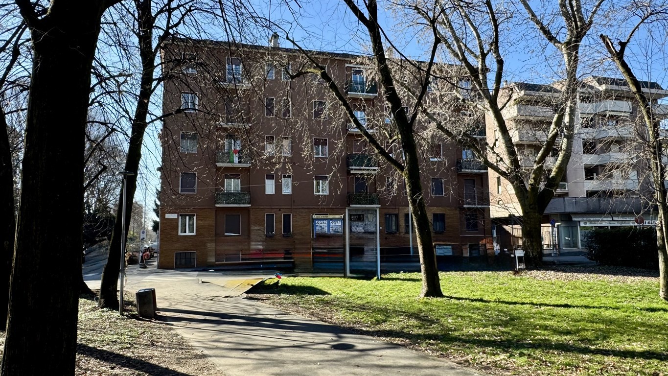 MONZA SAN GIUSEPPE - VENDESI APPARTAMENTO CON BOX