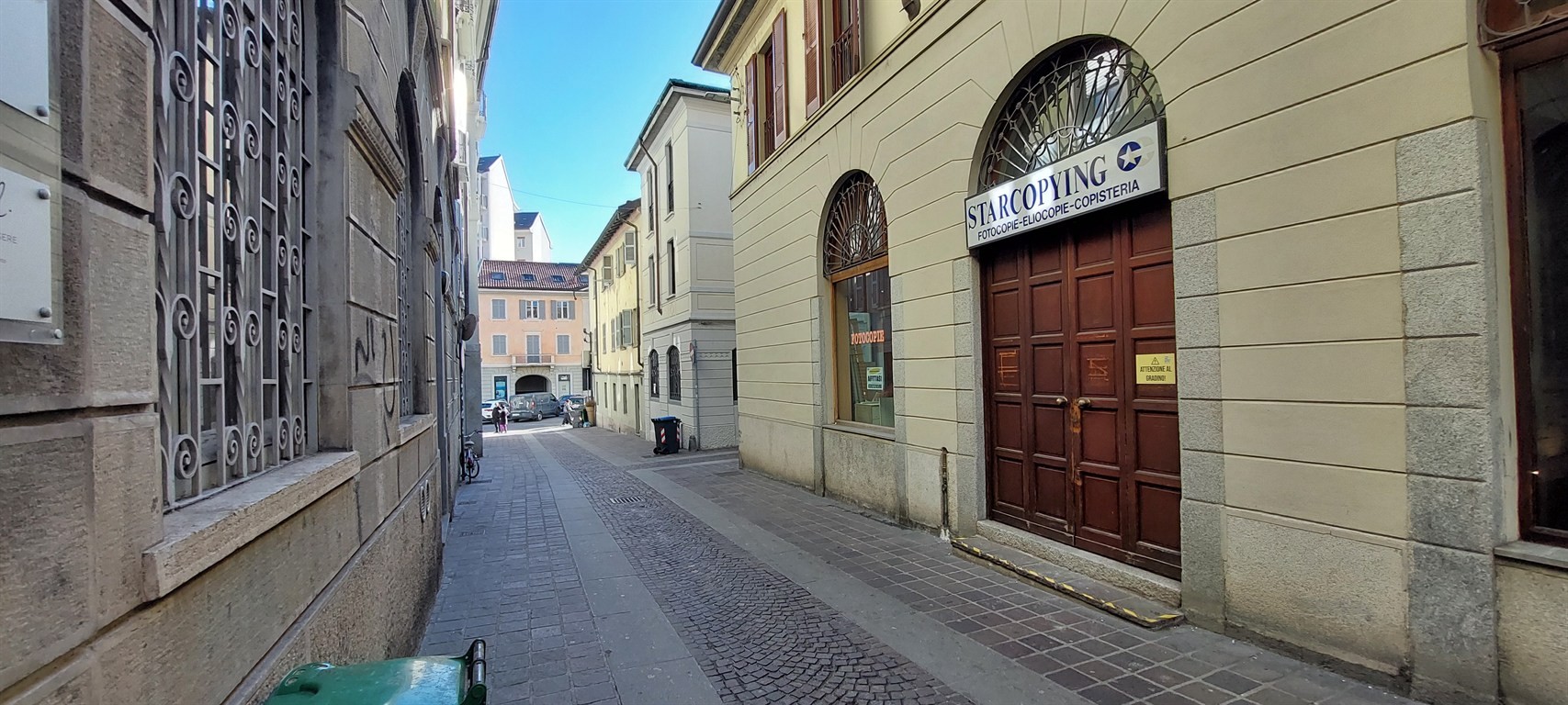 MONZA CENTRO Isola pedonale - ufficio con vetrine in locazione