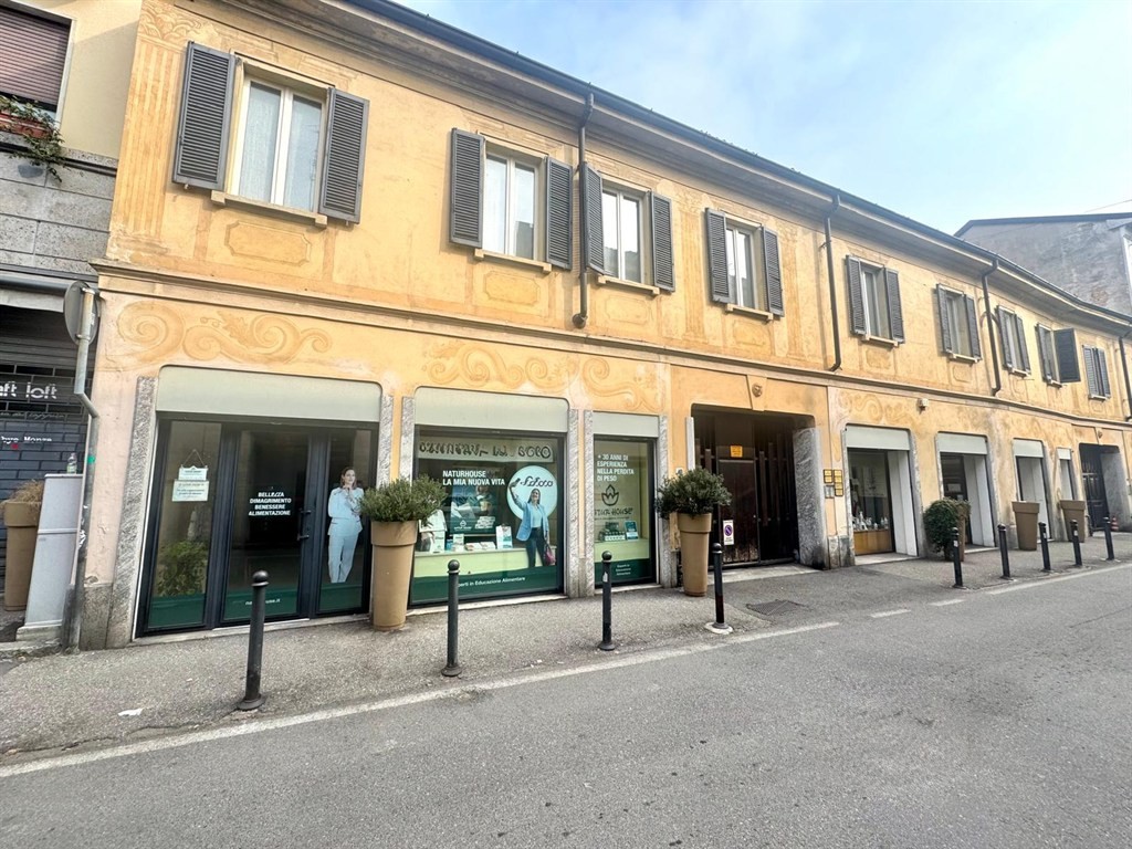affittasi ufficio in Monza centro storico, due locali e servizio