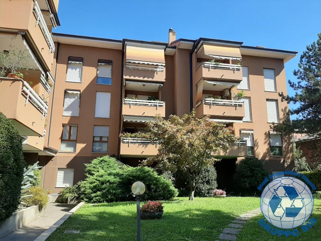 bilocale ristrutturato zona policlinico con box