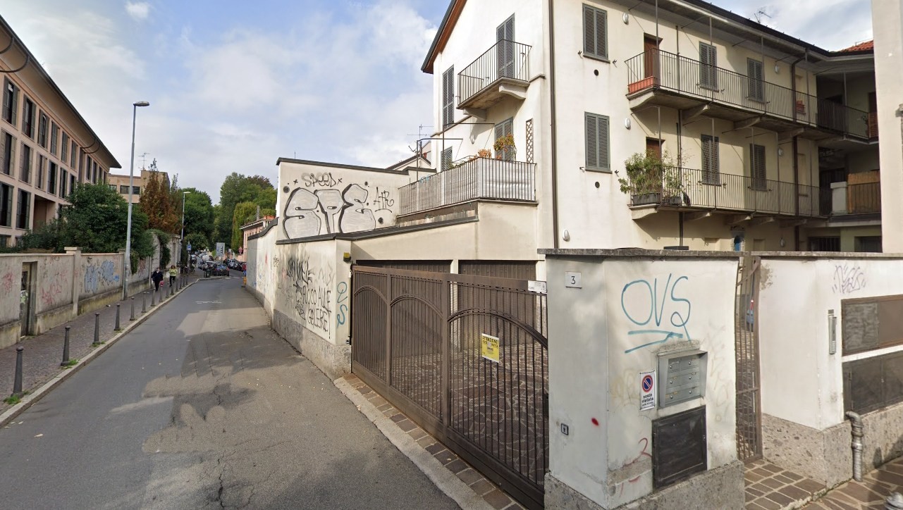 MONZA CENTRO - box e posti auto in locazione
